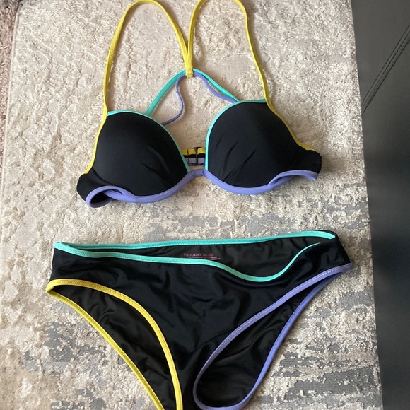 ⭐️Victoria’s secret classic bikini⭐️ - Picture 1 of 5